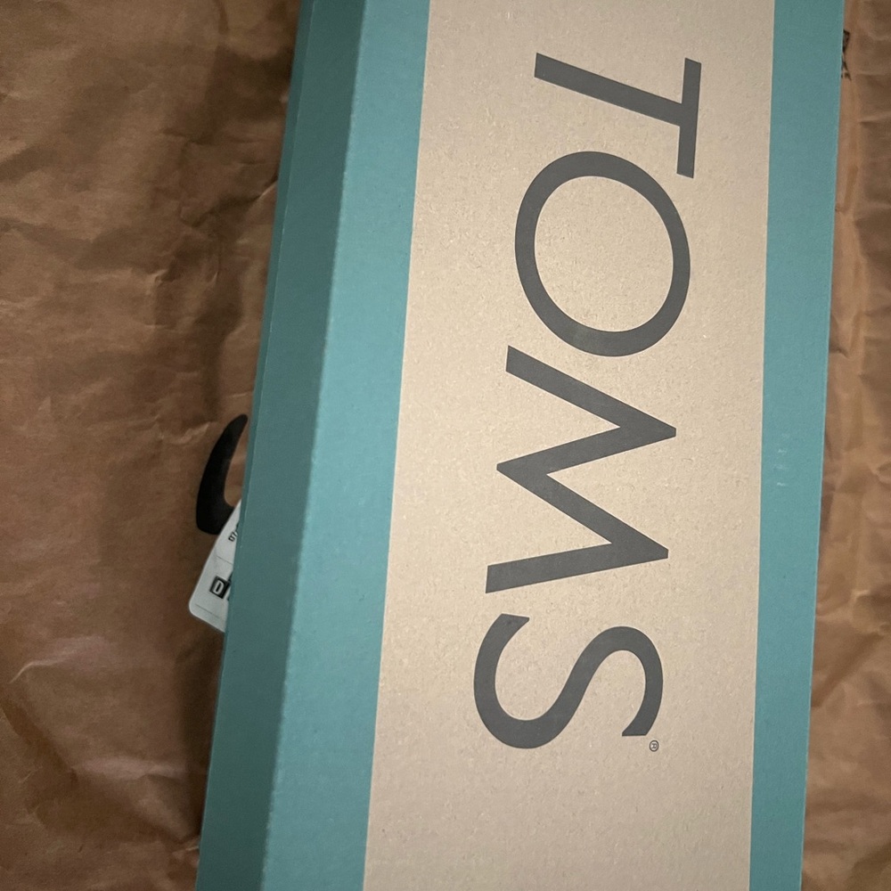 Brand New!! Toms! Glitter girl slip on shoes! 5Y! - Picture 3 of 3